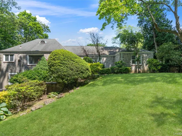 49 The Birches, Roslyn Estates, NY 11576