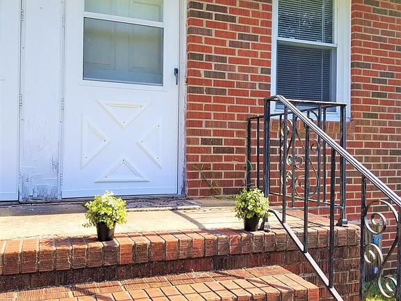 2nd image of 104 Monaview Cir #B