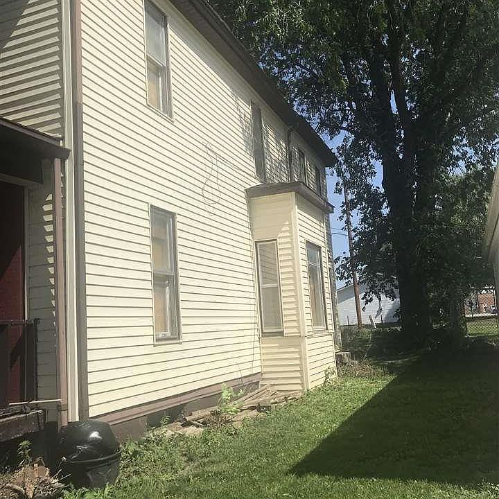 2nd image of 304 W Locust St