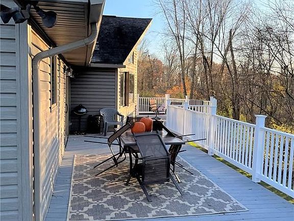 3rd image of 2020 Birchcrest Dr