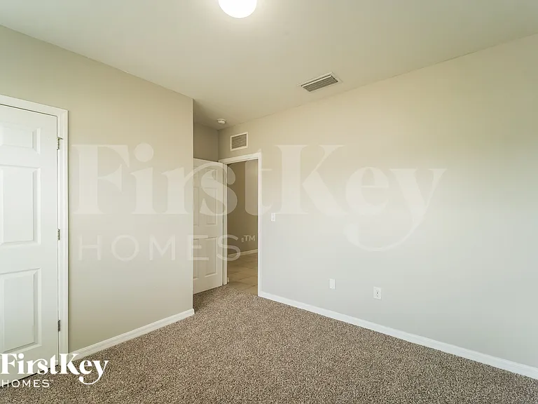 220 SE 14th Ter — Photo 14