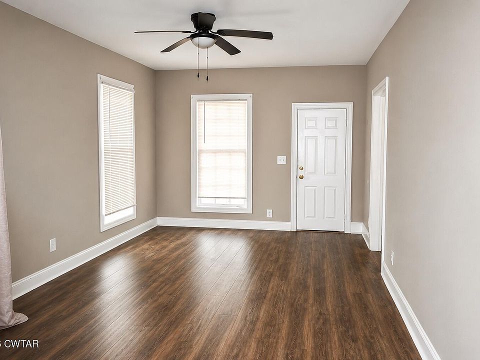 2nd image of 425 N McCombs St