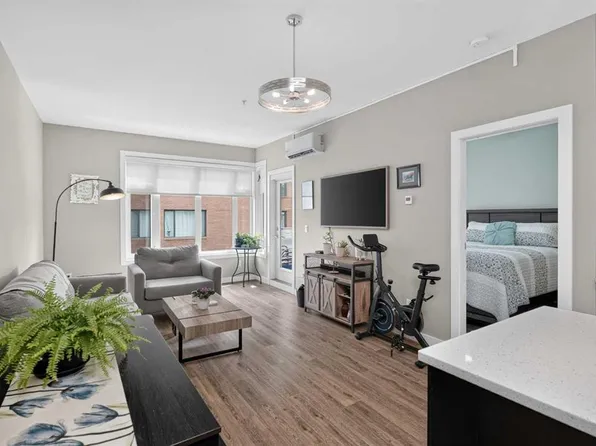 1720 SE 10th St SW #309, Calgary, AB T2T 3E8