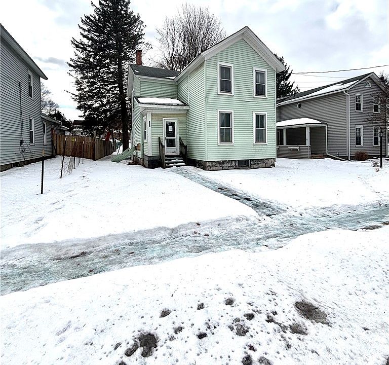 1st image of 242 Seymour St