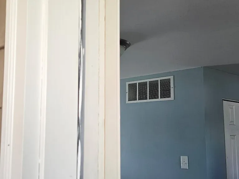 341 W Kennedy Rd — Photo 6