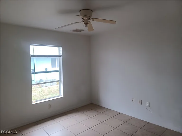 3020 SE Santa Barbara Pl — Photo 12