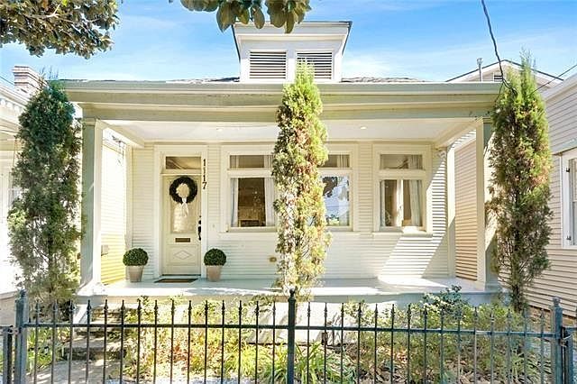 1st image of 1119 Cadiz St