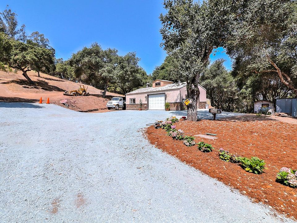 1st image of 415 Carpenteria