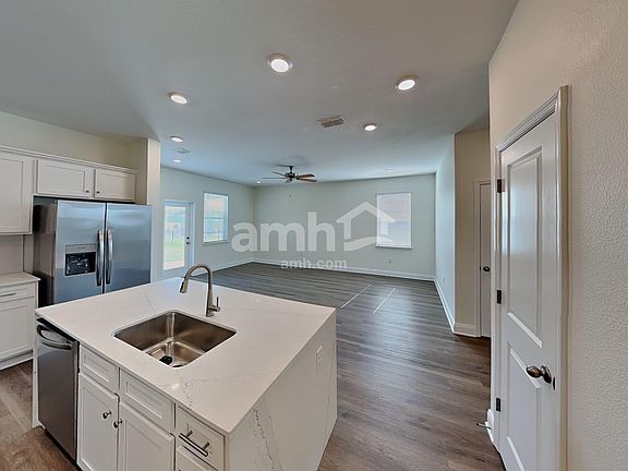 5th image of 3728 Center Cove Ln