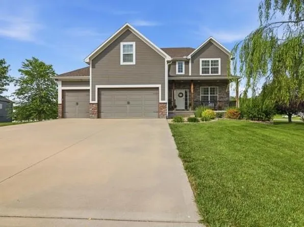 1705 SW Red Fox Cir, Oak Grove, MO 64075
