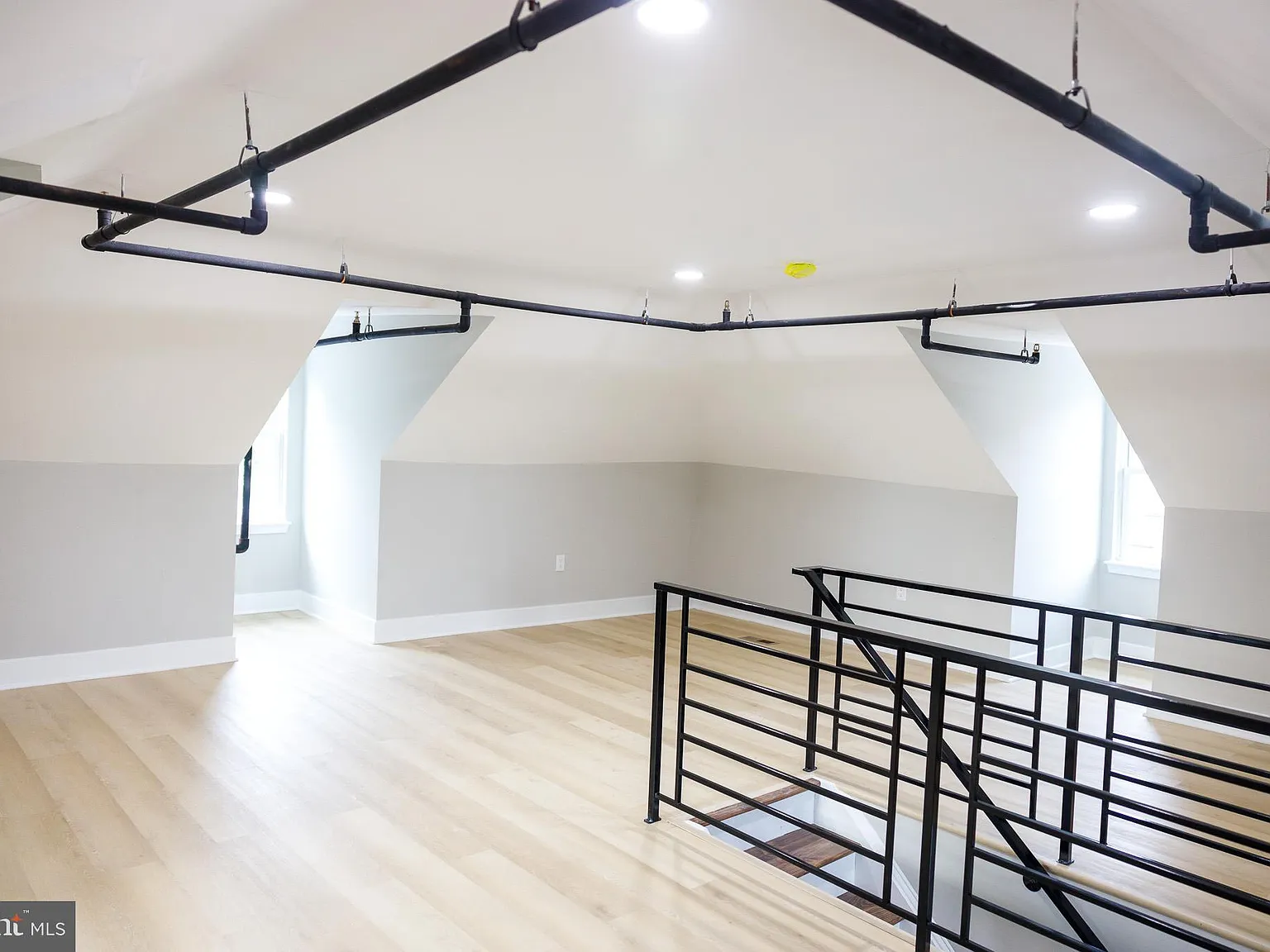3 bed, 1300 sqft, $2,000 — Photo 4