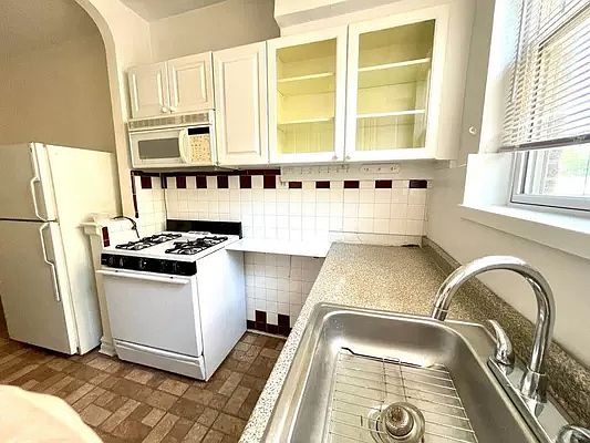 2nd image of 861 Avenue Z APT 2