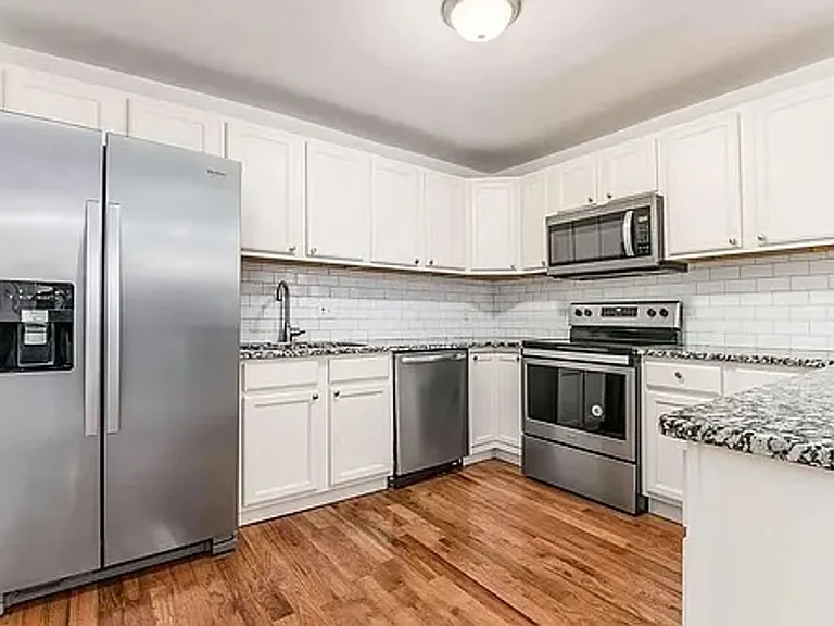 1109-1111 Franklin Ave — Photo 5
