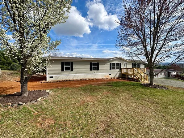 115 Weddle St, Hillsville, VA 24343