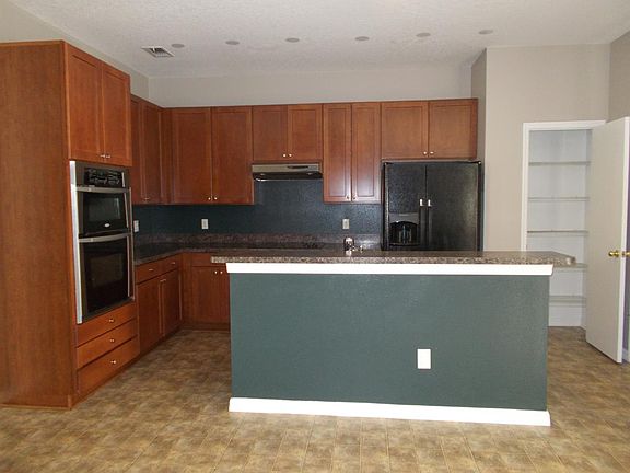 4th image of 13754 Phoenix Dr
