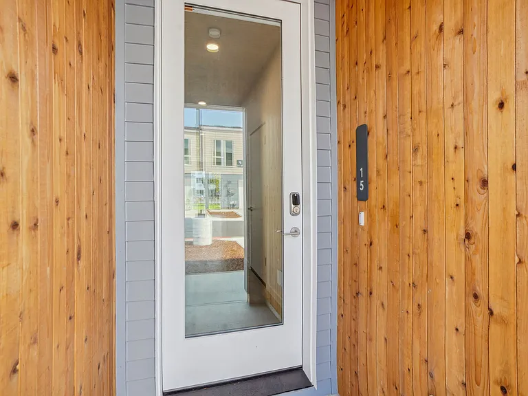 Ellis Apartments — Photo 24