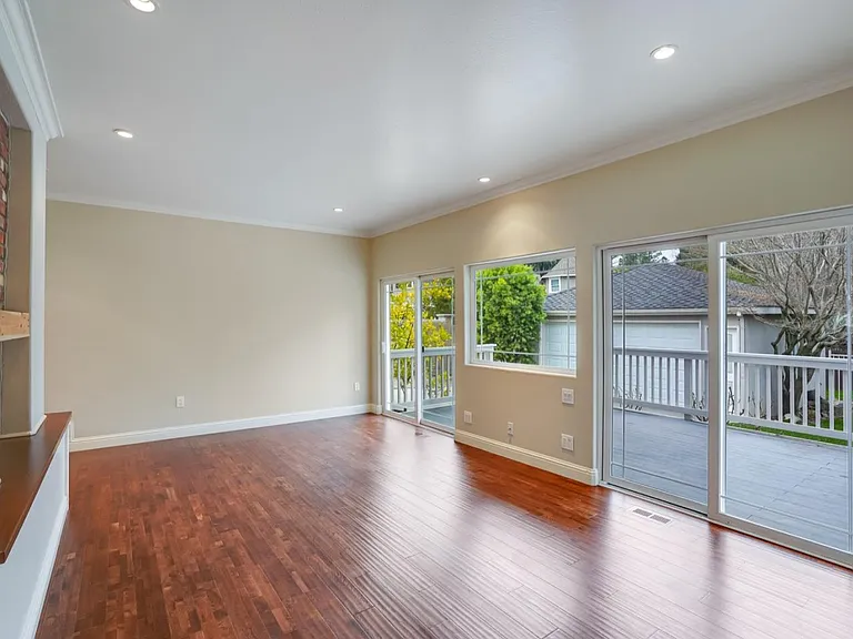 1262 Edgewood Rd — Photo 11