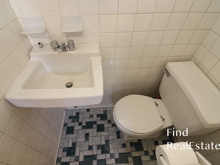 39 W 74th St #PHB — Photo 16