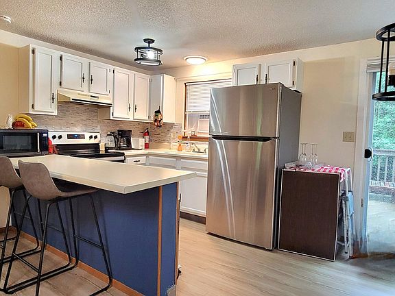 3rd image of 7688 Fawn Ln