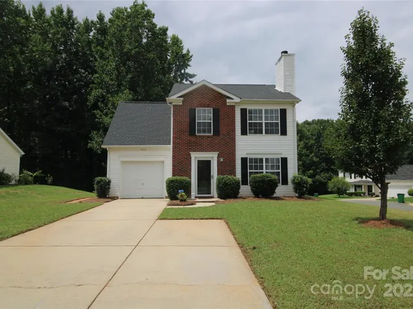 7853 Sullivans Trace Dr, Charlotte, NC 28217