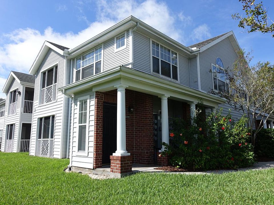 Lovely, bright, and sunny one bedroom corner unit condo loca