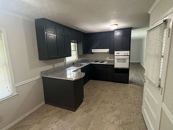 5th image of 221 Lendon Ln