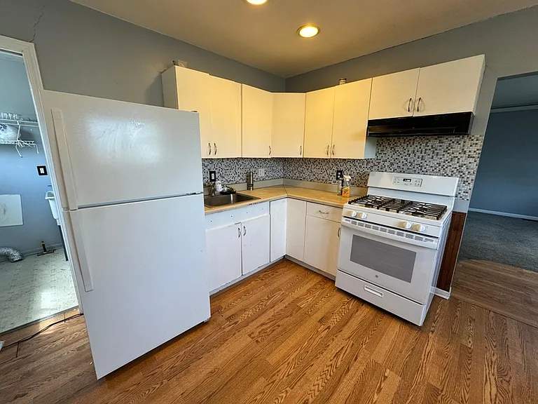 8716 Timken Ave — Photo 5
