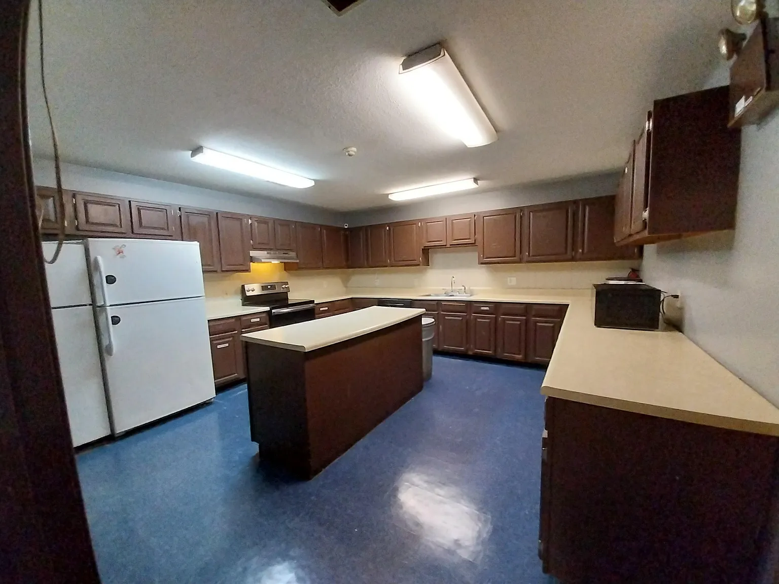 121 Anna — Photo 4