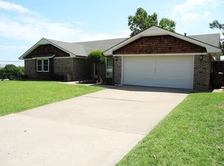 900 Pine Oak Dr, Edmond, OK 73034
