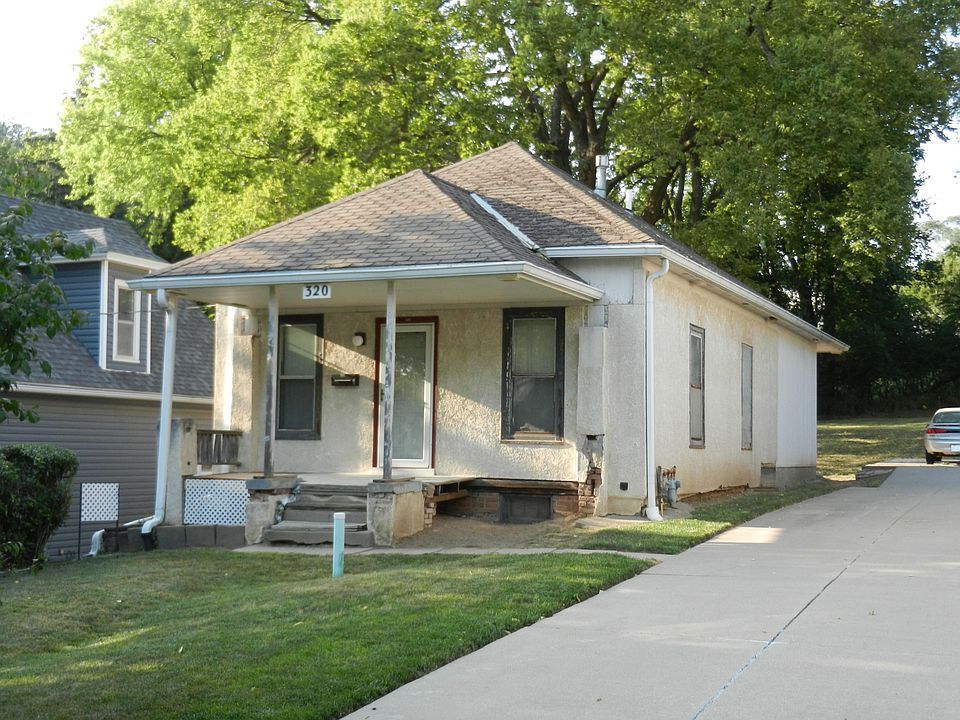 2nd image of 320 W Oak St