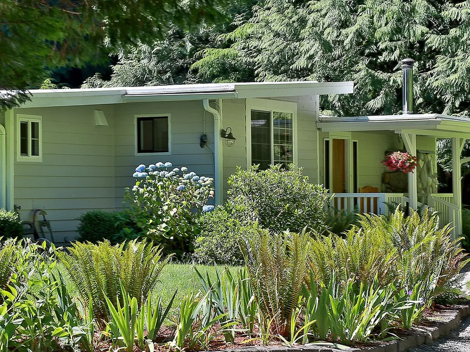 1 bed, 1.5 bath, 1500 sqft, $2,450 — Photo 1