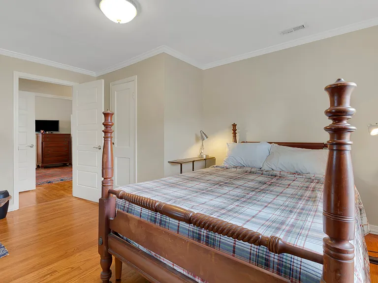 11 Taylor St — Photo 22