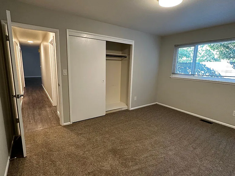 4200 NE 50th St #4200 — Photo 4