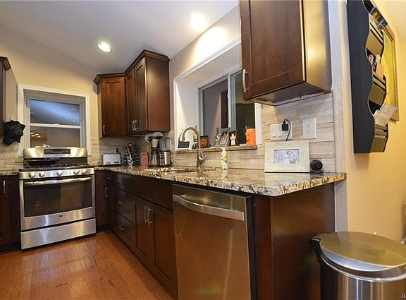 5th image of 489 Newton Dr
