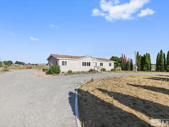 298 W Sunset Hills Dr, Yerington, NV 89447