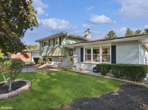 11N679 Win Haven Dr, Elgin, IL 60124