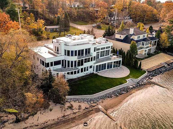 3rd image of 6467 Peninsula Dr