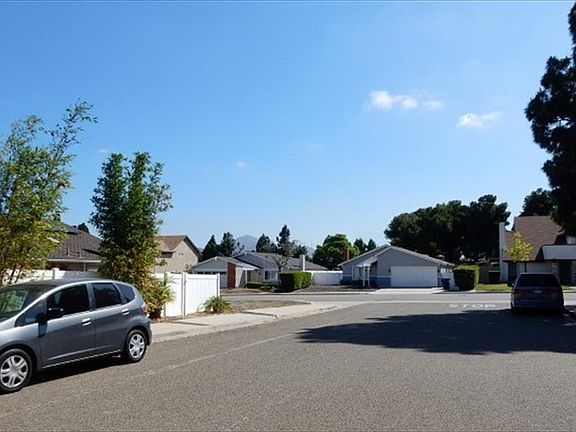 Exterior Neighborhood (street photo)