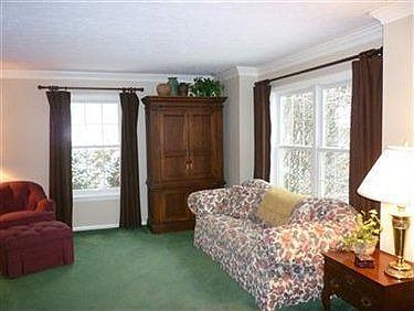 5th image of 570 Marygate Dr