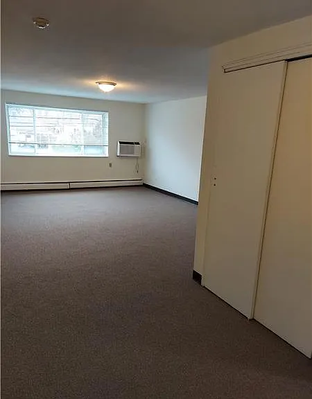 332 Copeland St — Photo 2