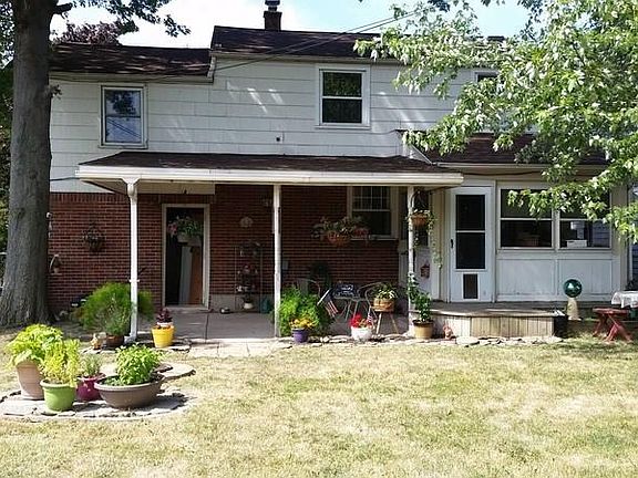 2nd image of 505 Woodland Dr