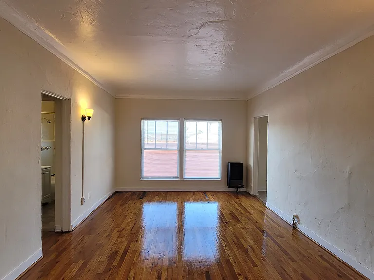 657 Cochran — Photo 76