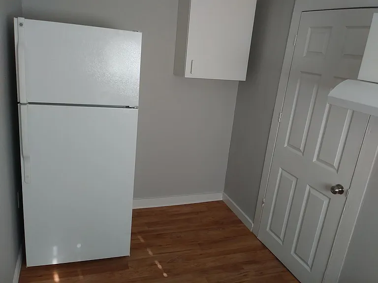 1004 Avenue E #1 — Photo 20