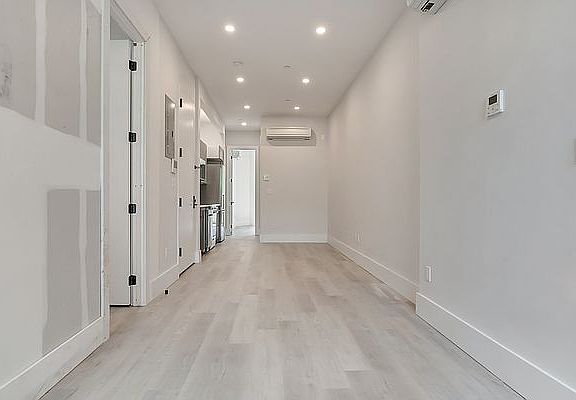 2nd image of 324 E 116th St #2D