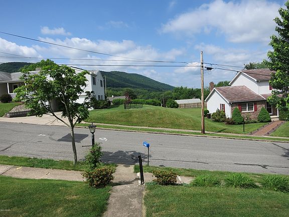 4th image of 219 Summer St S