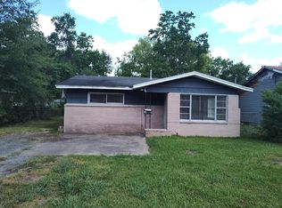 1640 Parry St, Beaumont, TX 77703