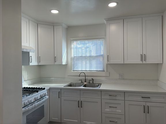 3rd image of 1577 N D St