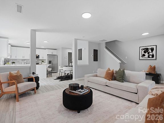 4th image of 822 Sinclair Dr