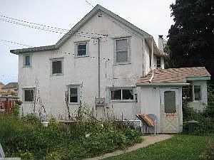 3rd image of 123 8th Ave N