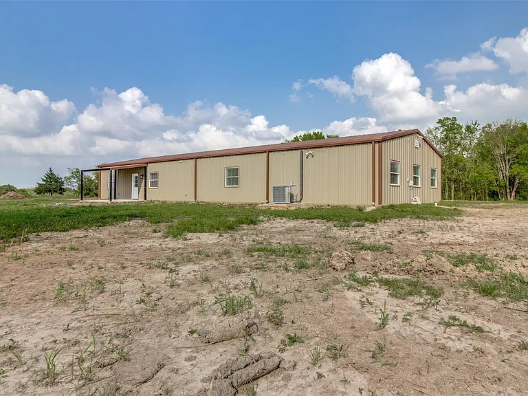 100 County Road 4140 — Photo 39